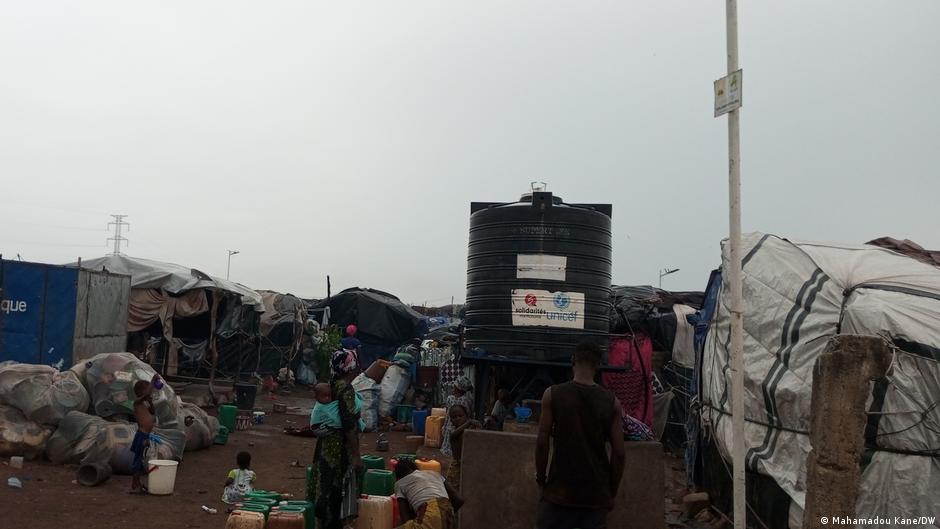 Mali crisis: Bamako demolition leaves displaced families stranded