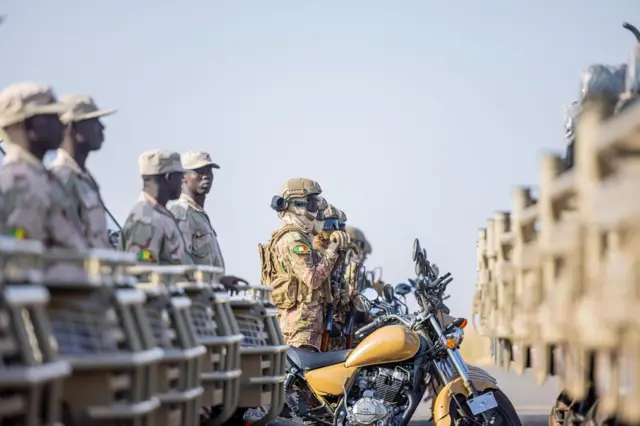 Soldiers of the FU-AES with military vehicles.