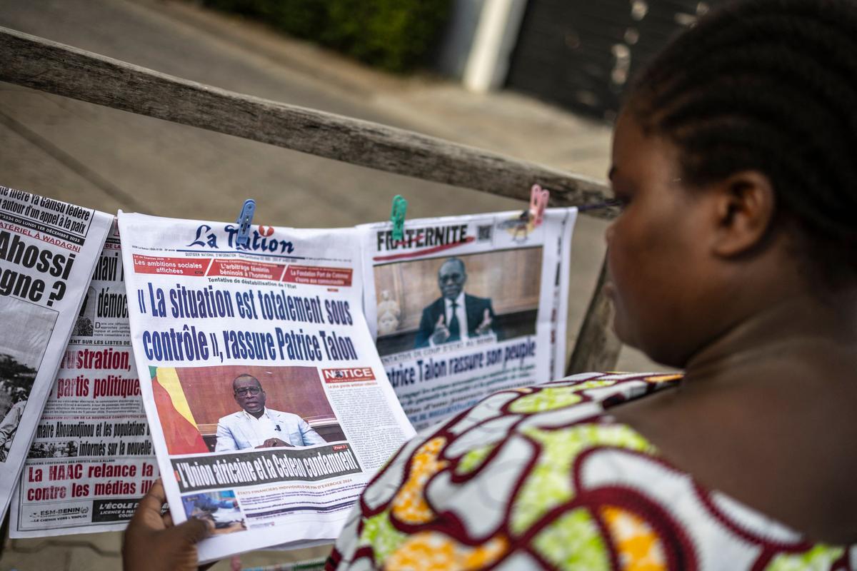 Bénin: aftermath of failed coup attempt with suspects still at large