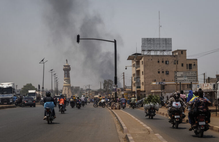 Mali conflict: GSIM blockades threaten civil freedoms and humanitarian aid