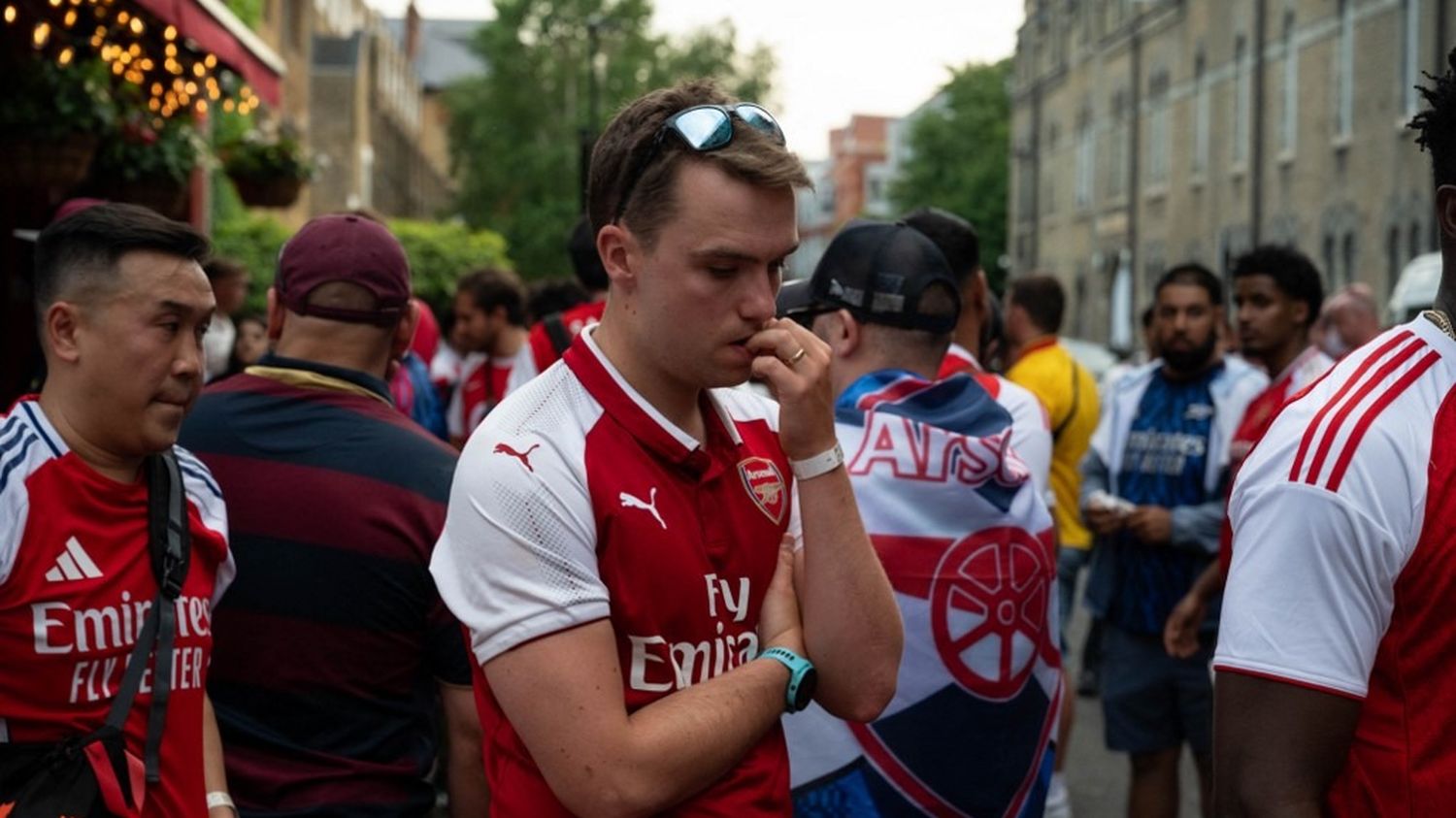 Arsenal fans display sportsmanship after champions league final loss to psg