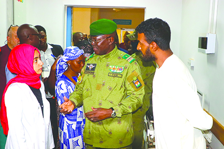 Health minister visits Niger-Turkey friendship hospital to assess staff conditions