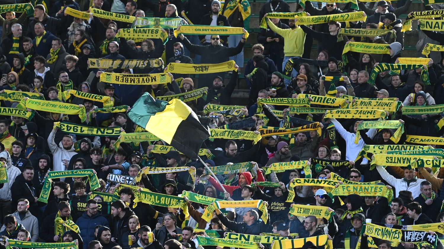 Ligue 1 match interrupted as Nantes fans storm pitch