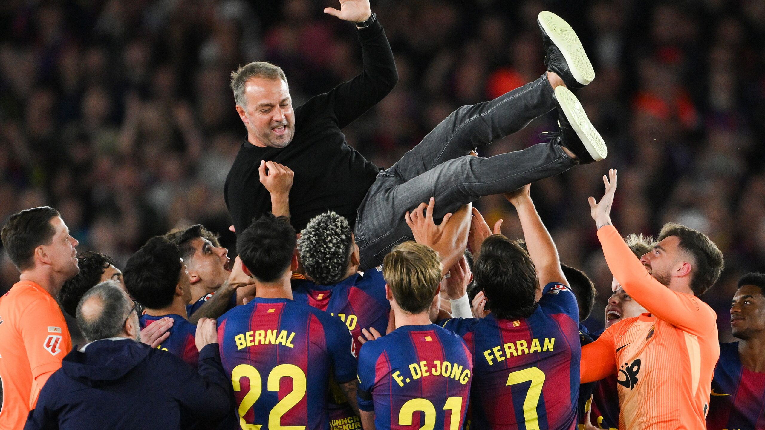 Barcelona blocks free transfers of Silva and Vlahovic amid financial strategy