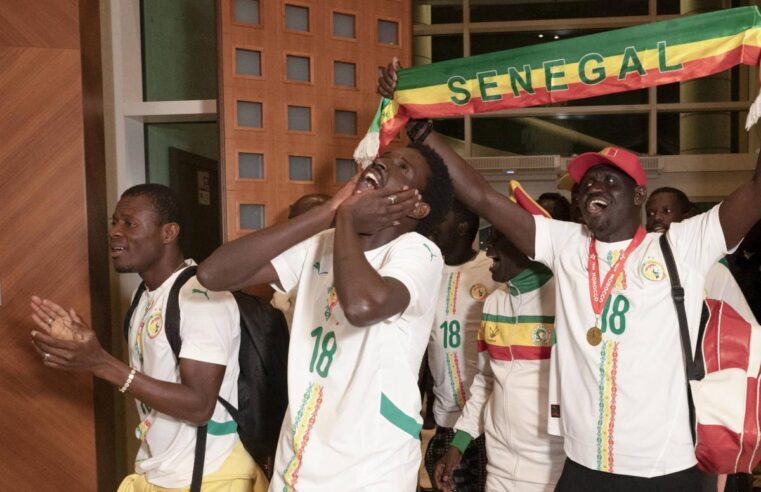 Les supporters sénégalais emprisonnés après la finale de la CAN puis graciés par le roi du Maroc sont rentrés au pays