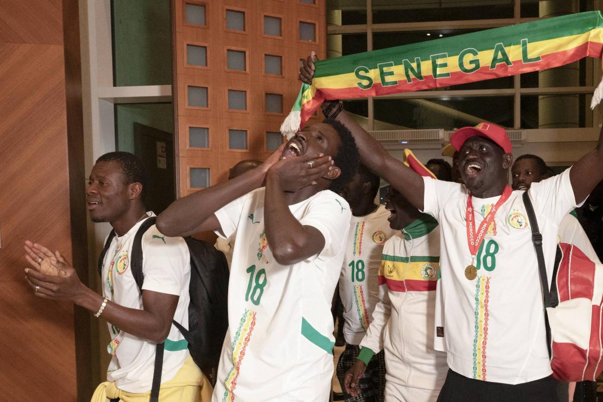 Les supporters sénégalais emprisonnés après la finale de la CAN puis graciés par le roi du Maroc sont rentrés au pays