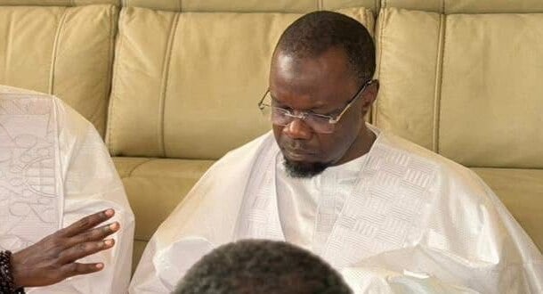 Emotional farewell: Ousmane Sonko’s tears at Serigne Cheikh Saliou Mbacké’s condolence visit