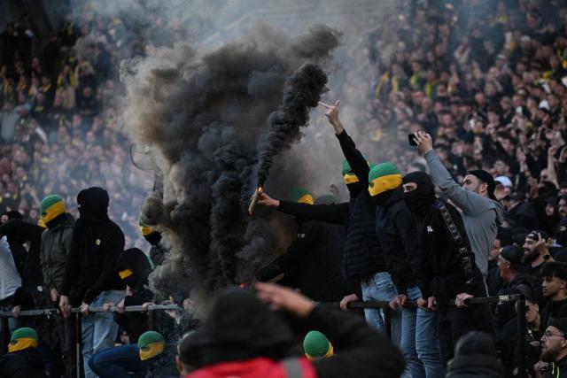 FC Nantes condemns pitch invasion by supporters after turbulent match
