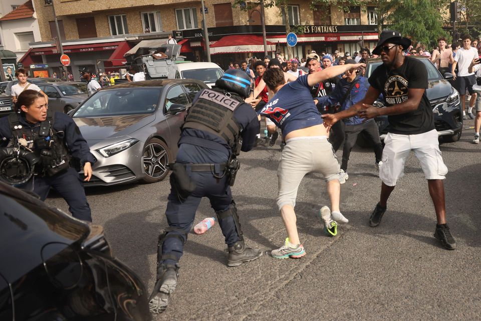 Clashes reported near the Parc des Princes stadium