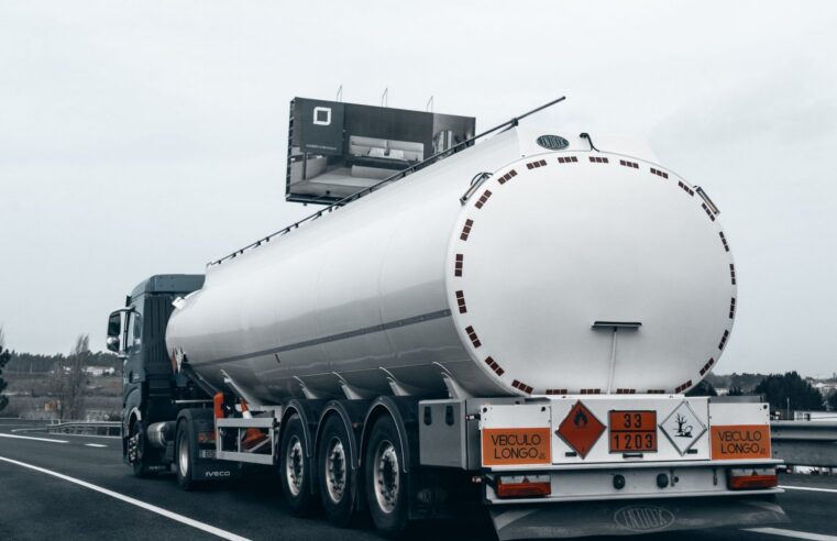 Mali : un Convoi de 950 Camions-Citernes Arrive à Bamako Amidst Énergie Étouffée