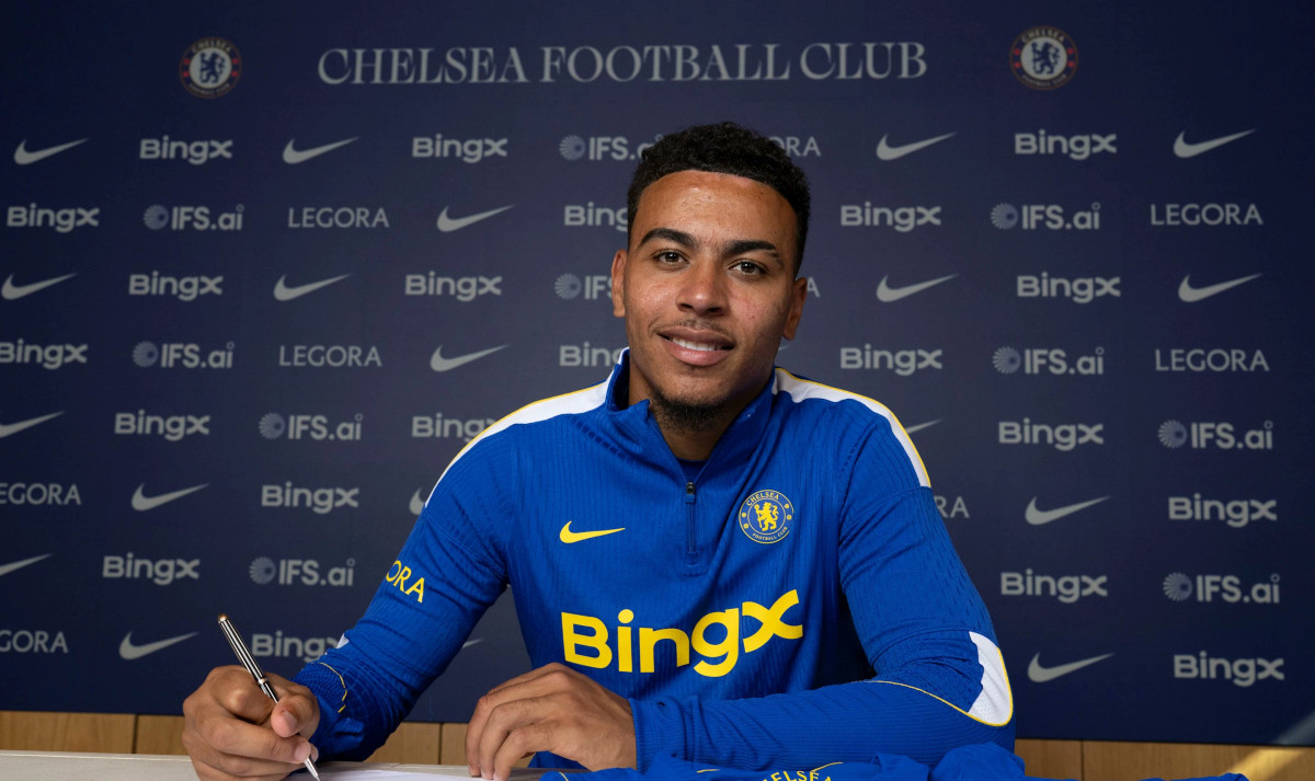 Chelsea smashes Premier League transfer record with Morgan Rogers deal