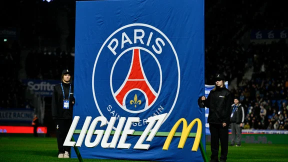 Paris Saint-Germain team celebrating a goal