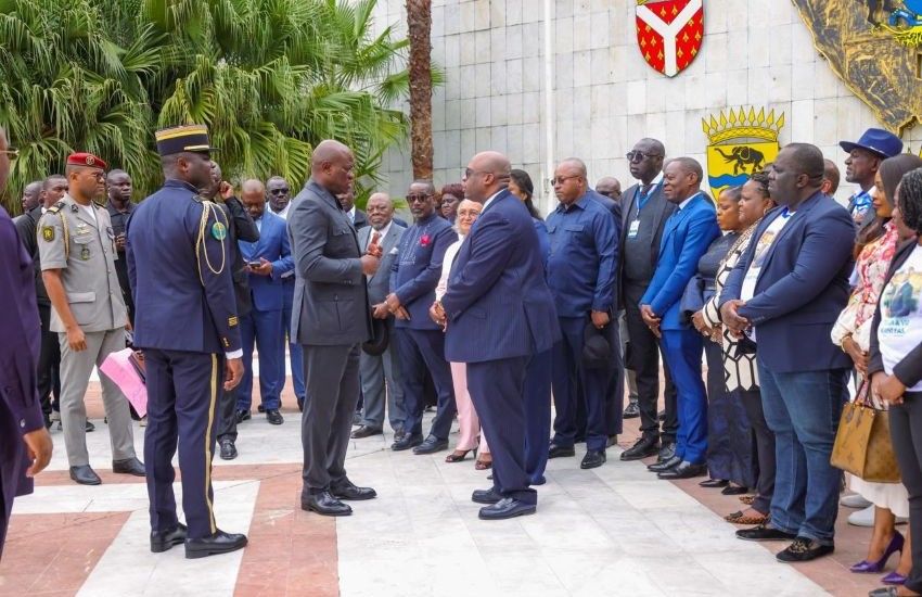 Delegation from Ogooué-Maritime meeting Gabon's President at the Presidential Palace