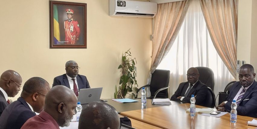 Meeting at Gabon's Government Secretariat General