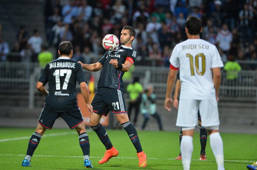 Steed Malbranque and Maxime Gonalons after Lyon’s 1-2 defeat to Astra Giurgiu, 21 August 2014